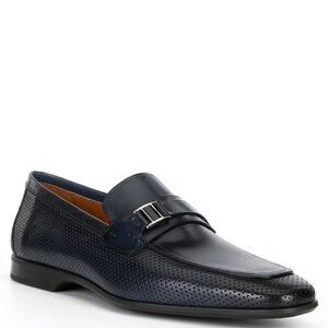 Magnanni
Men's Salas Perforated Leather Buckle Hardware Loafers